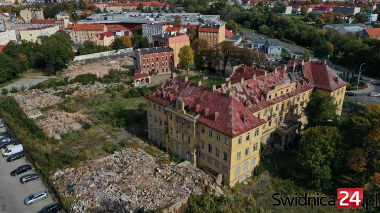 Budowa na terenie dawnego szpitala przy Westerplatte nie tak prędko
