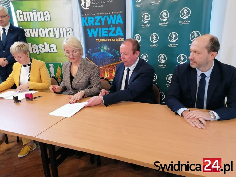Pierwsze umowy na „Ciepłe Mieszkanie” w lodowatej sali domu kultury. Kiedy dotacje dla świdniczan?