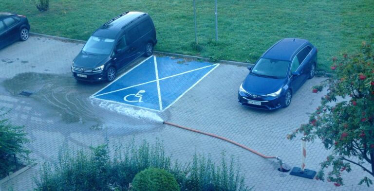 Lanie wody na Zarzeczu. Wodociągowcy wyjaśniają