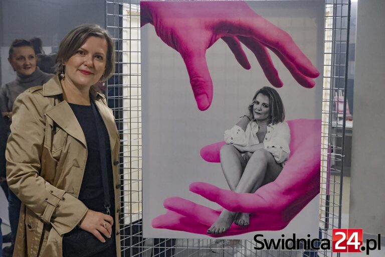 „Siła malowana światłem”. Wkrótce wernisaż i premiera charytatywnego kalendarza na rzecz profilaktyki nowotworu piersi