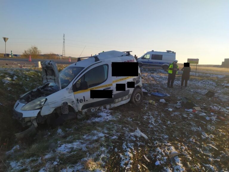 Zderzenie ciężarówki z dostawczakiem na łączniku