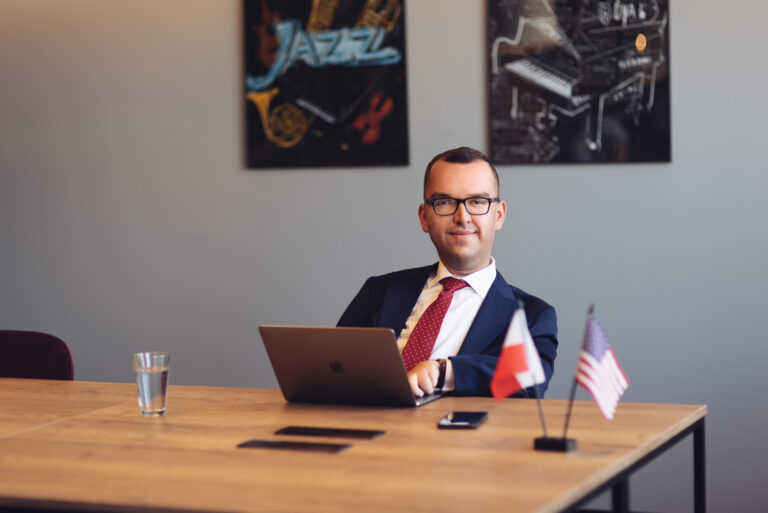 Pochodzący ze Świdnicy Adrian Furman z szansą na nagrodę „Człowiek Bez Barier 2022”. O finale decydują internauci