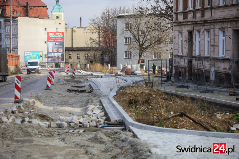 Wznowienie prac na al. Niepodległości na początku przyszłego roku? Na razie zajęto się przejściem przy Garbarskiej [FOTO]