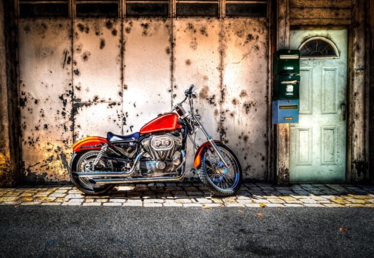 Kaski motocyklowe – co je wyróżnia? Poznaj najlepsze rozwiązania