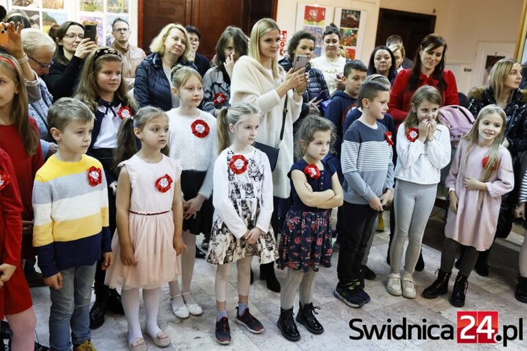 „Barwy Niepodległości” oczami dzieci i młodzieży. Wręczono nagrody i zainaugurowano wystawę pokonkursową [FOTO]