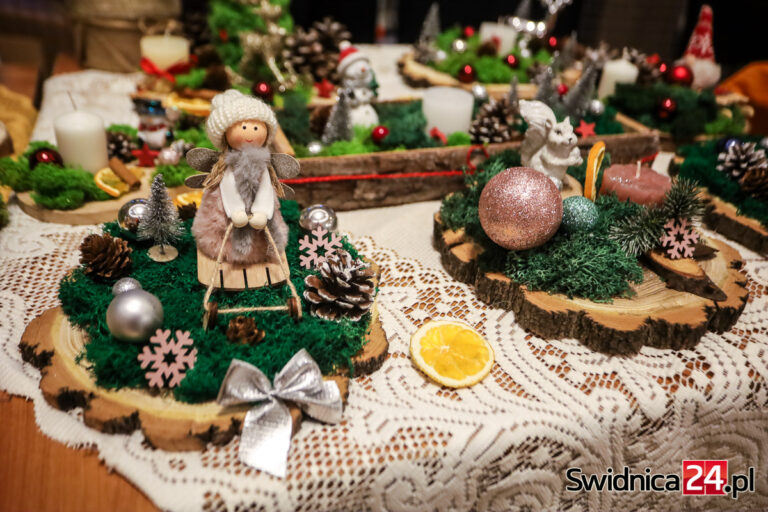 Świąteczne dekoracje, unikalne rękodzieło i wyjątkowe wyroby. Trzecie targi lokalnych twórców rozpoczęte w Świdnicy [FOTO/VIDEO]