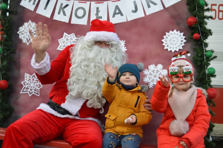 Św. Mikołaj podróżuje po powiecie świdnickim. Gdzie można go spotkać?