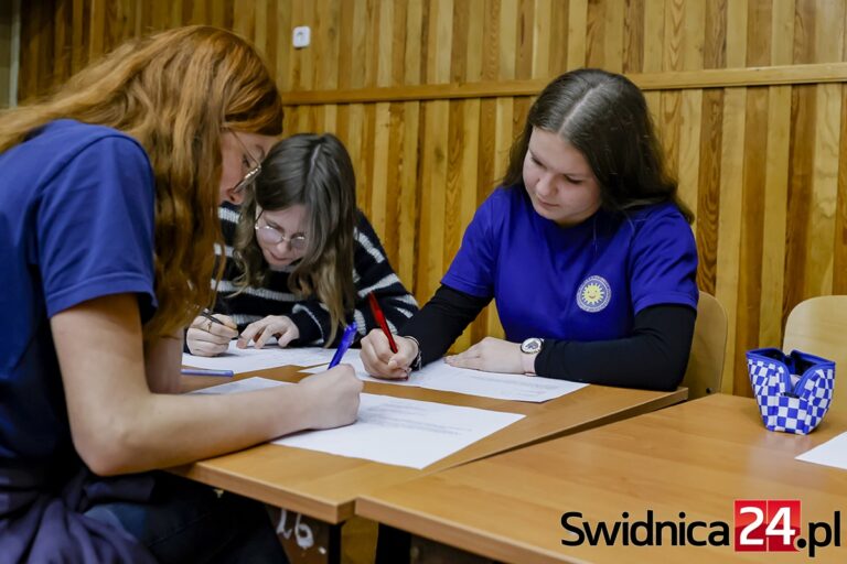 Będą pisać listy, także o uwolnienie Andrzeja Poczobuta. Dzisiaj maraton w świdnickiej „Ósemce”