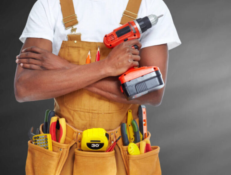 Wspólne powody, dla których nowi właściciele domów dzwonią do złotej rączki