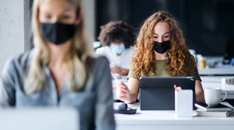 Jak radzić sobie ze złą atmosferą w pracy i trudnymi pracownikami?