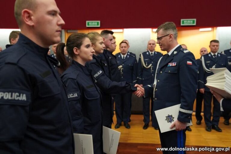 Nowi policjanci złożyli ślubowanie [FOTO/VIDEO]