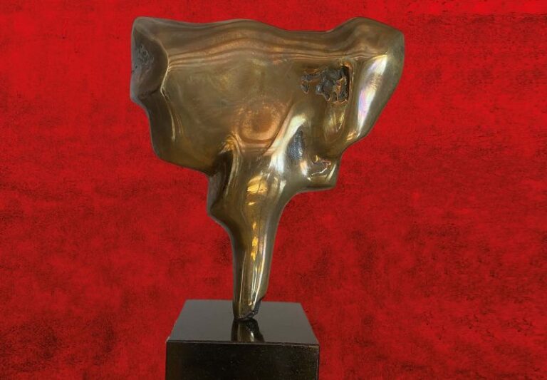 Figura i abstrakcja w rzeźbie Piotra Kozaka. Wernisaż wystawy w piątek w Galerii Fotografii