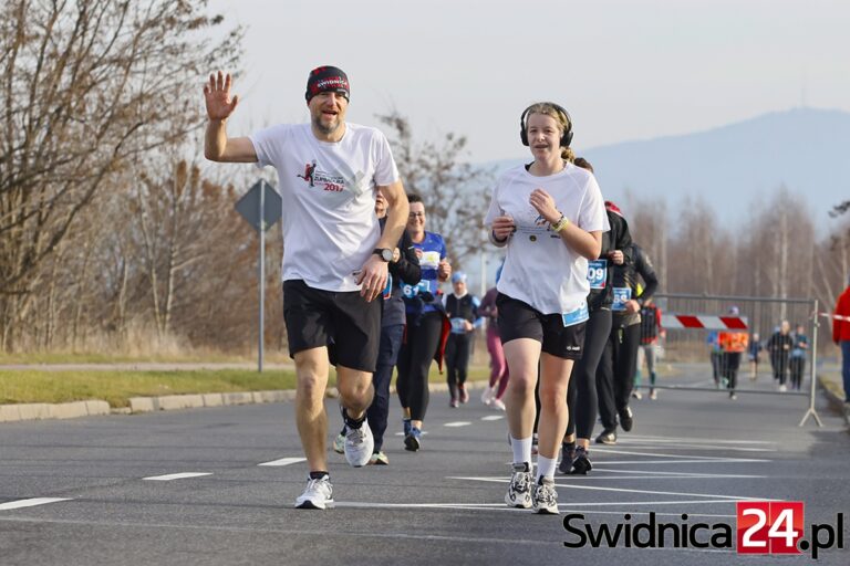 Blisko pół tysiąca uczestników otwarło biegowy rok w Świdnicy [WYNIKI / 127 ZDJĘĆ]