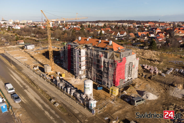 Nowe mieszkania komunalne powstają przy Leśnej. Obok stanie budynek świdnickiego TBS [FOTO]