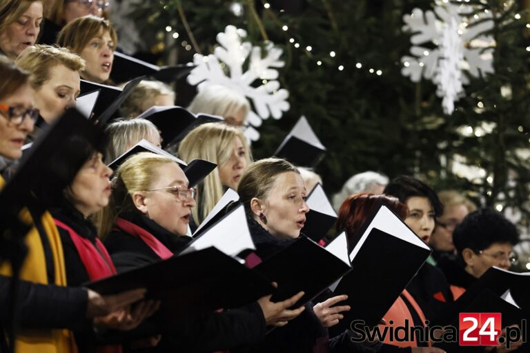 Radosne kolędowanie z chórem działającym przy Filharmonii Dolnośląskiej [FOTO/VIDEO]