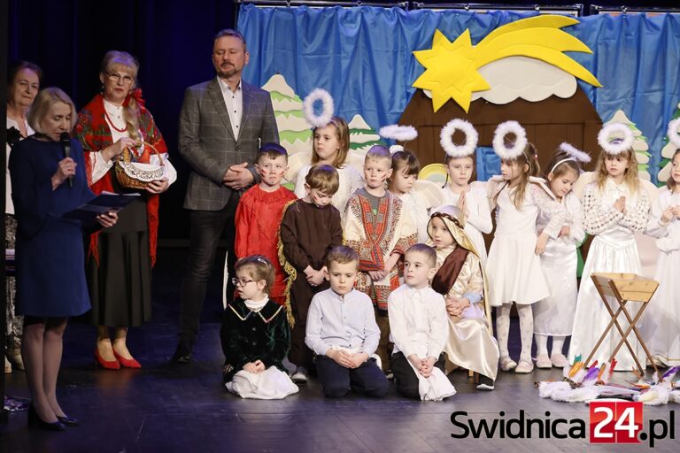 30 lat wielkiego kolędowania w Świdnicy. Jubileuszowy finał z nagrodami i muzycznymi niespodziankami [FOTO]
