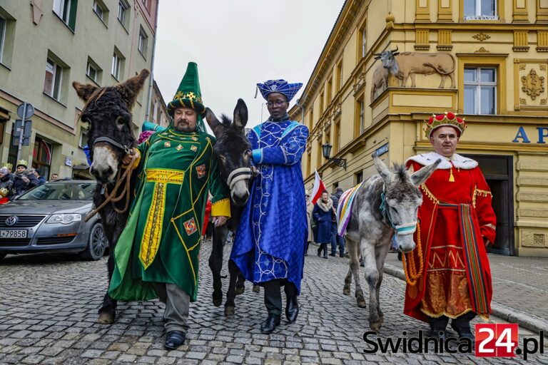 Orszak Trzech Króli. Sprawdź, gdzie odbędą się uliczne jasełka
