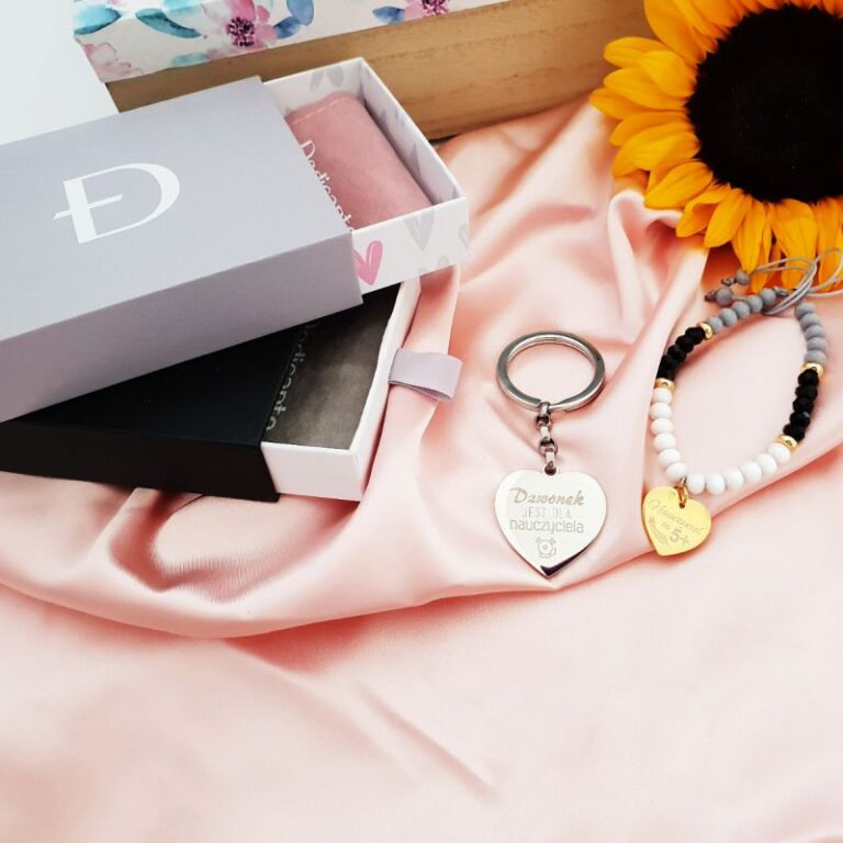 Biżuteria dla nauczyciela – piękny upominek dla wychowawcy