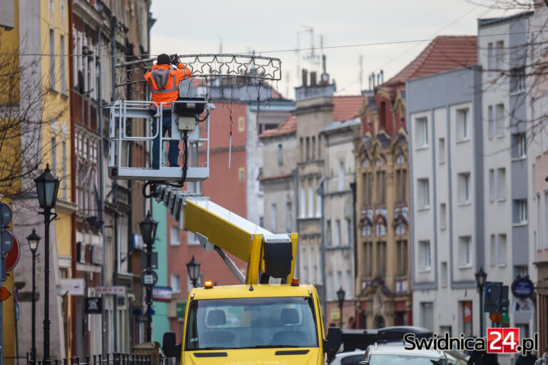 A jednak iluminacje nie poświecą w Świdnicy do Wielkanocy. Wiemy, ile kosztowała energia [FOTO]