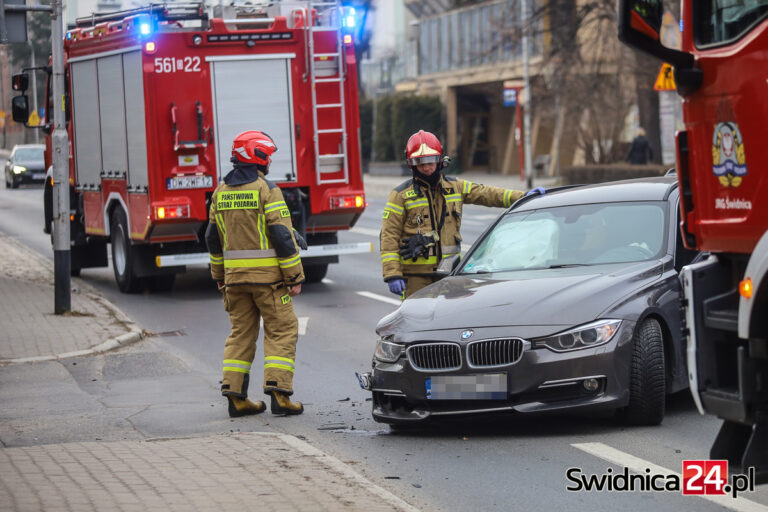 Zderzenie na Wrocławskiej. W jednym z samochodów podróżowało dziecko [FOTO]