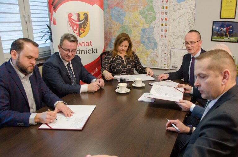 Będą się uczyć i sprawdzać zużycie energii. Pomogą fachowcy