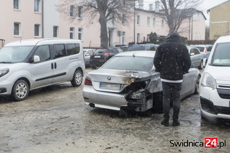 Pożar auta na Osiedlu Młodych. Strażacy interweniowali też przy Zygmuntowskiej oraz w Jagodniku