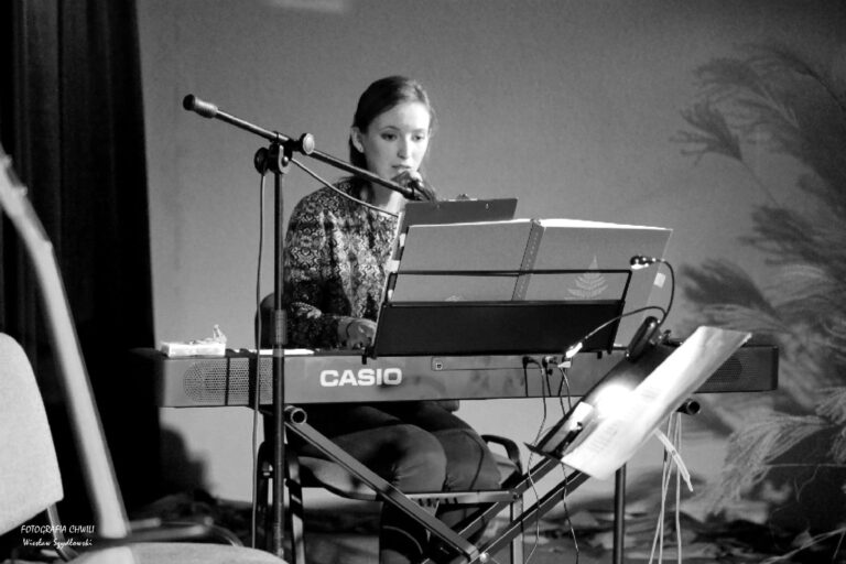 Recital z miłosnym klimatem w Żarowie. Wystąpi młoda artystka Marta Kurzeja