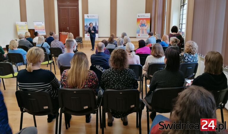 Setki spraw o przemoc domową w powiecie świdnickim. Jak ją powstrzymać?