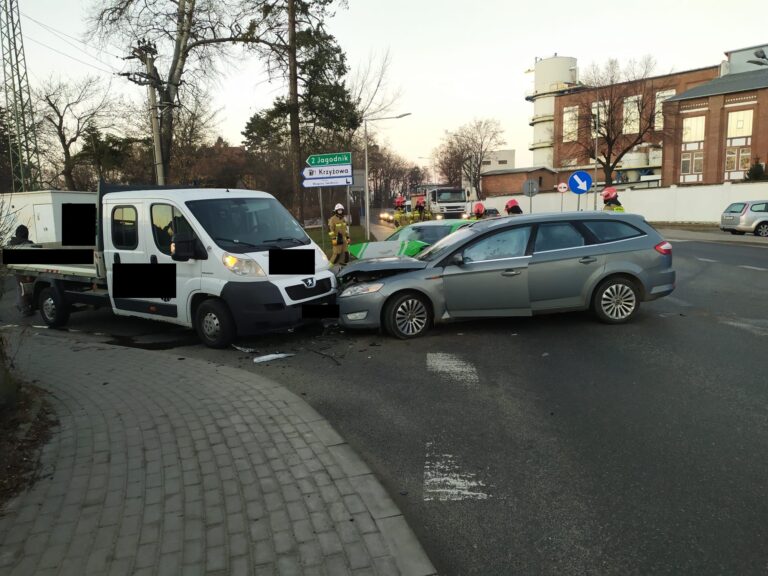 Doprowadził do zderzenia trzech samochodów. Był pijany