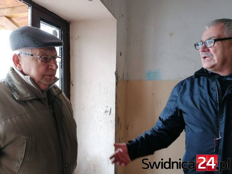 W budynku komunalnym płać i nie czekaj ani na remont, ani nawet na wymianę włączników światła [FOTO]