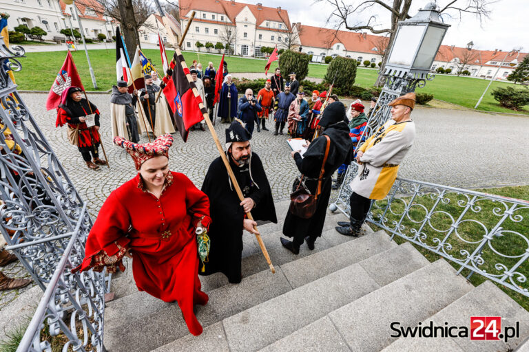 Bractwa rycerskie z całej Polski przybyły pod Świdnicę [FOTO]