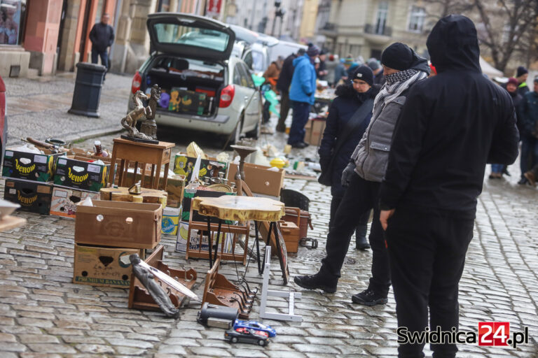 Giełda staroci ponownie zawitała na świdnicki Rynek [FOTO/VIDEO]