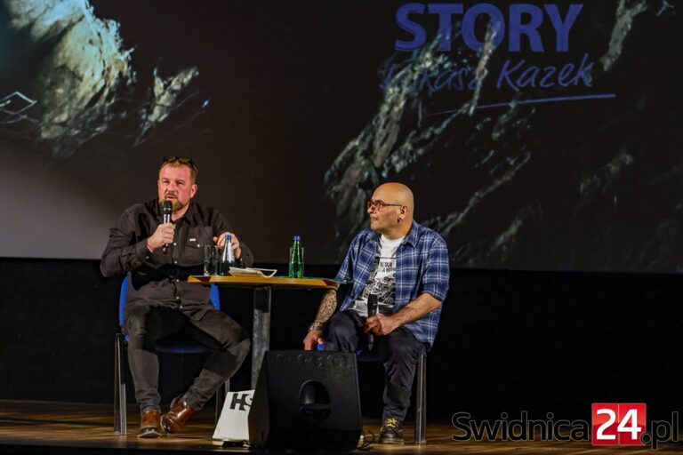 Rodzinne skarby, ukryte depozyty i mumie. Duże zainteresowanie spotkaniem z Łukaszem Kazkiem w Świdnicy [FOTO]