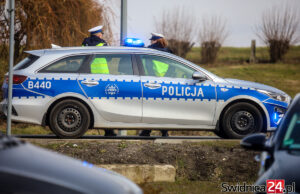 Blisko 1800 kolizji i wypadków, ponad 360 zatrzymanych pijanych kierujących. Świdnicka policja podsumowała 2024 rok