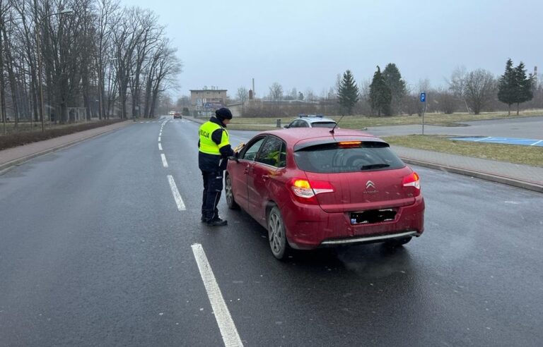 Nietrzeźwi, pod wpływem narkotyków, kierujący bez uprawnień. Bilans weekendowej akcji policji