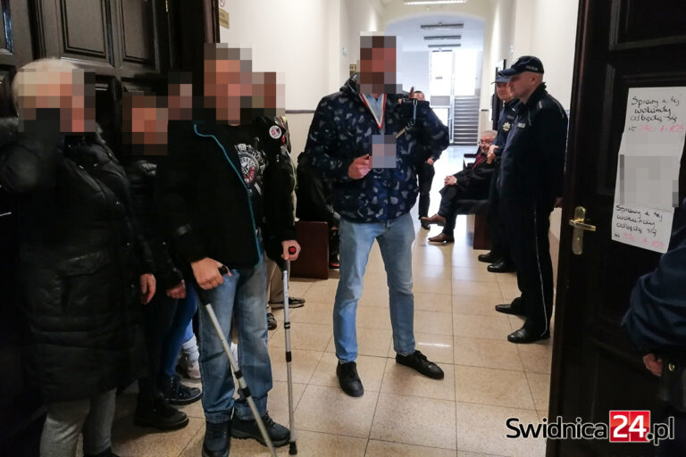 Zadyma w sądzie okręgowym przed wyrokiem dla  Jacka W. Świdniczanin groził prezydent Świdnicy
