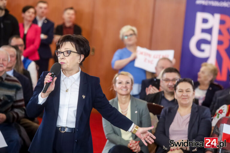 „Chcemy godnie żyć”. Apelowali w Świdnicy do marszałek Witek [FOTO/VIDEO]