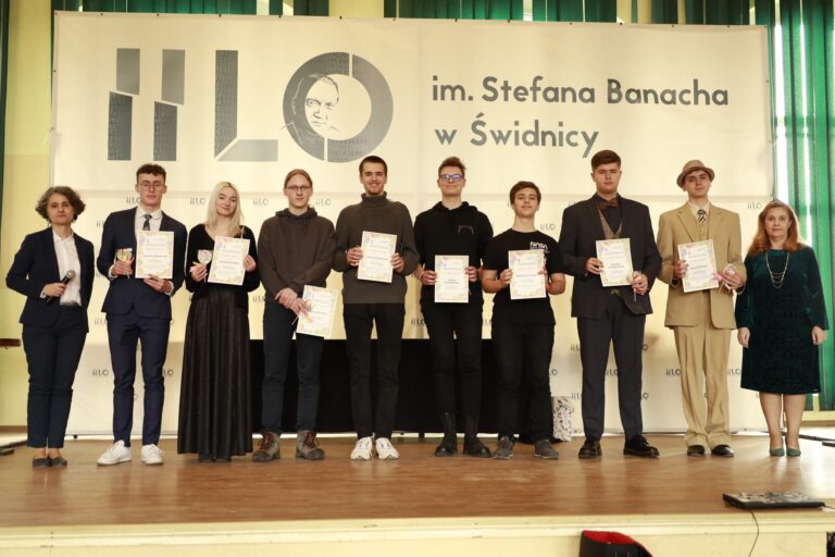 Dzień Patrona w liceum „Banacha”. Najlepsi uczniowie nagrodzeni [FOTO]