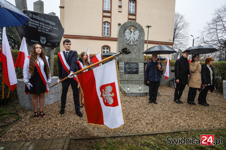 Oddali hołd saperom. „Czy byliby dzisiaj dumni z narodu polskiego?” [FOTO]