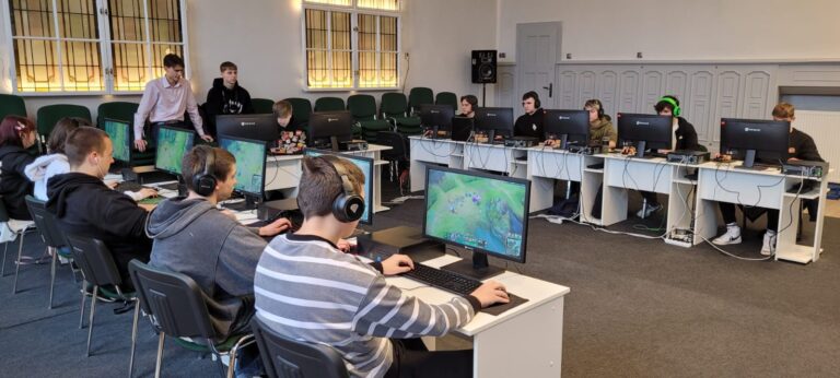 Walczą o puchar dyrektora w międzyszkolnym turnieju League of Legends [FOTO]
