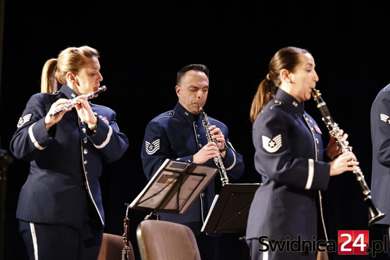 Świąteczny koncert zespołu Armii USA W Świdnicy