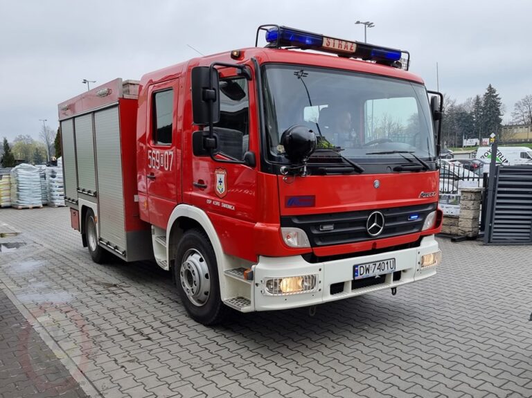 Akcja strażaków na terenie centrum handlowego. Uruchomił się system ostrzegania pożarowego