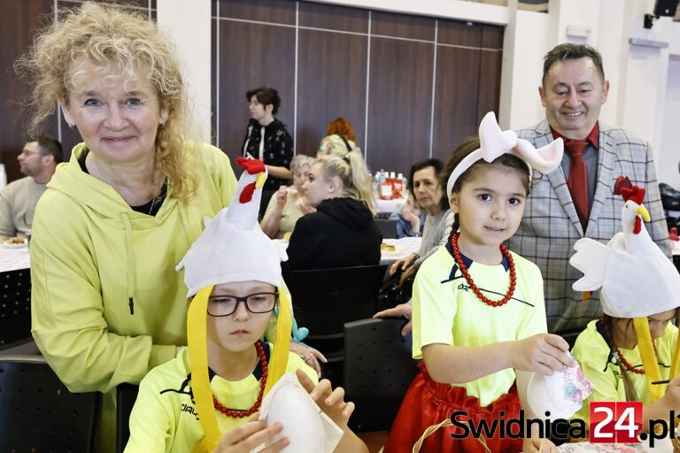 Ósme „Jajcowanie” z Jubilatem i mażoretkami [FOTO]