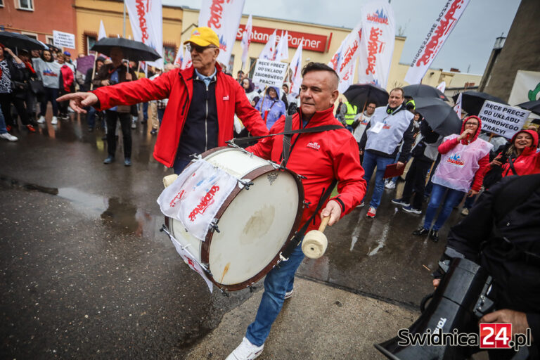 Związkowcy pikietowali przed jaworzyńską Karoliną [FOTO/VIDEO]