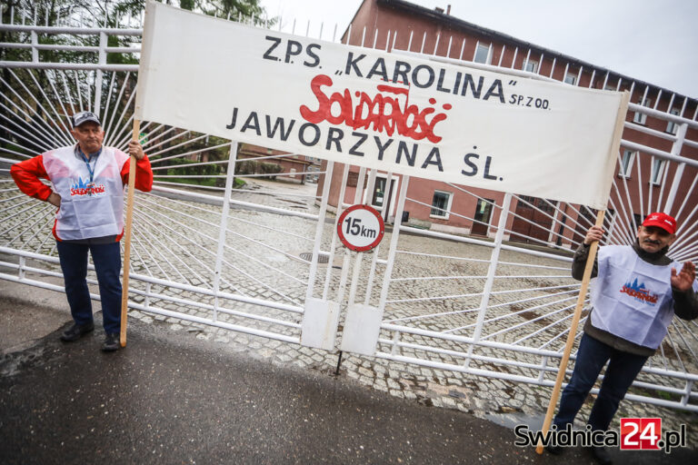 W halach zimno, negocjacje bez postępu. Pracownicy „Karoliny” sami zaczynają odchodzić