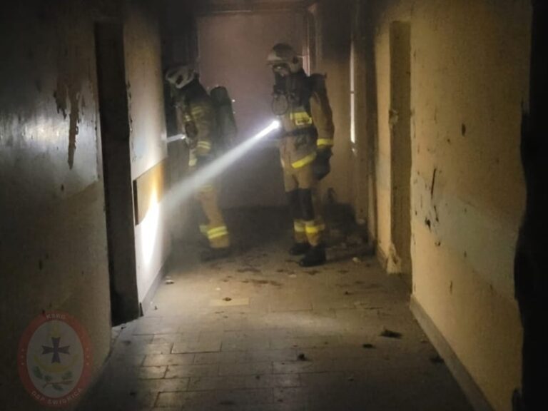 Nocny pożar w dawnym szpitalu [FOTO]