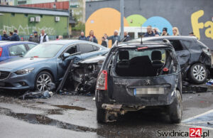 Pijany zniszczył 11 aut. Prokuratura stawia zarzuty i wnioskuje o tymczasowy areszt