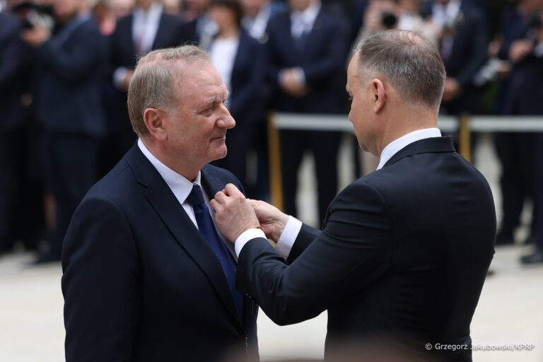 Świdnicki radny odznaczony przez prezydenta. Zabiegał m.in. o budowę pomnika ofiar katastrofy smoleńskiej