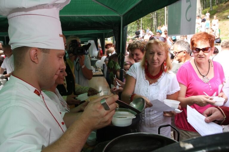 Kulinarne popisy, lokalne kuchnie i latynoskie rytmy. Już w niedzielę XX Dolnośląski Festiwal Zupy [PROGRAM]