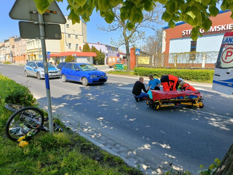 Przejeżdżała przez przejście dla pieszych, doszło do potrącenia  [FOTO]